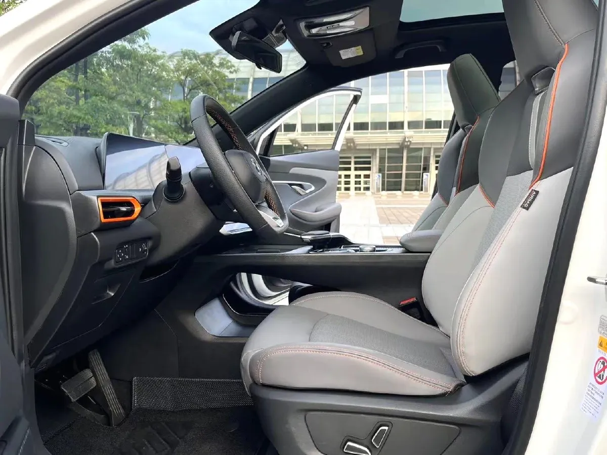 2022 ChangAn UNI-T 1.5T 188HP L4 7DCT,autocango,china used car exporter,china ev exporter,chinese used car exporter,chinese used ev exporter