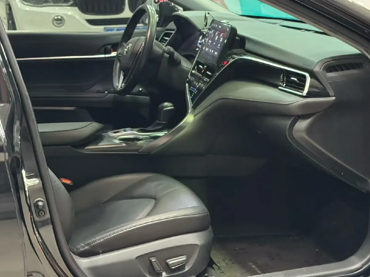 2021 Toyota Camry 2.5L 209HP L4 8AT,autocango,china used car exporter,china ev exporter,chinese used car exporter,chinese used ev exporter