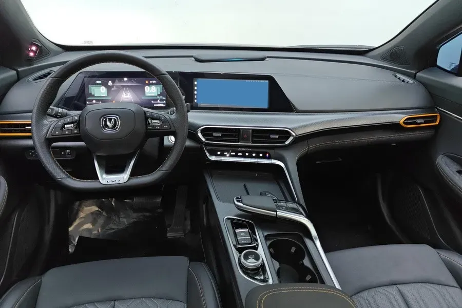 2022 ChangAn UNI-T 1.5T 188HP L4 7DCT,autocango,china used car exporter,china ev exporter,chinese used car exporter,chinese used ev exporter