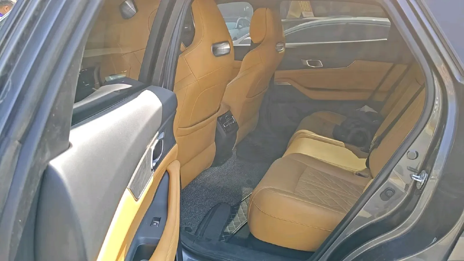 2021 ChangAn UNI-K 2.0T 233HP L4 8AT,autocango,china used car exporter,china ev exporter,chinese used car exporter,chinese used ev exporter