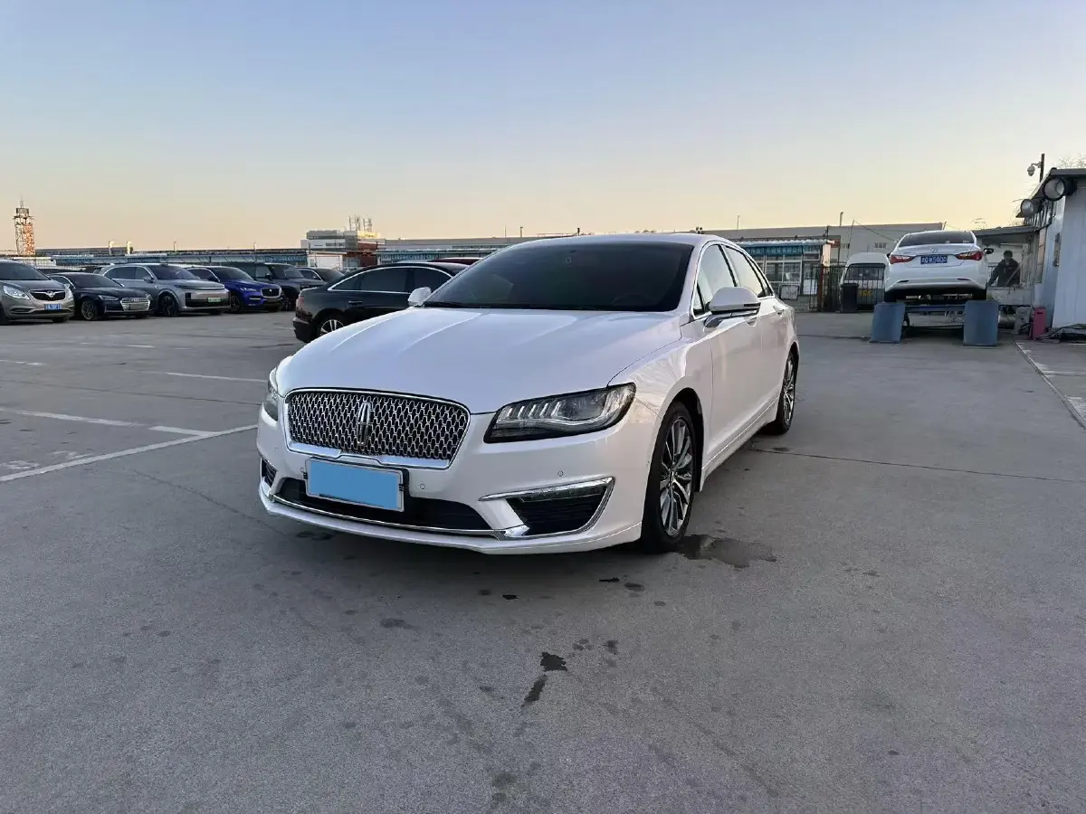 2019 Lincoln MKZ 2.0T 196HP L4 6AT