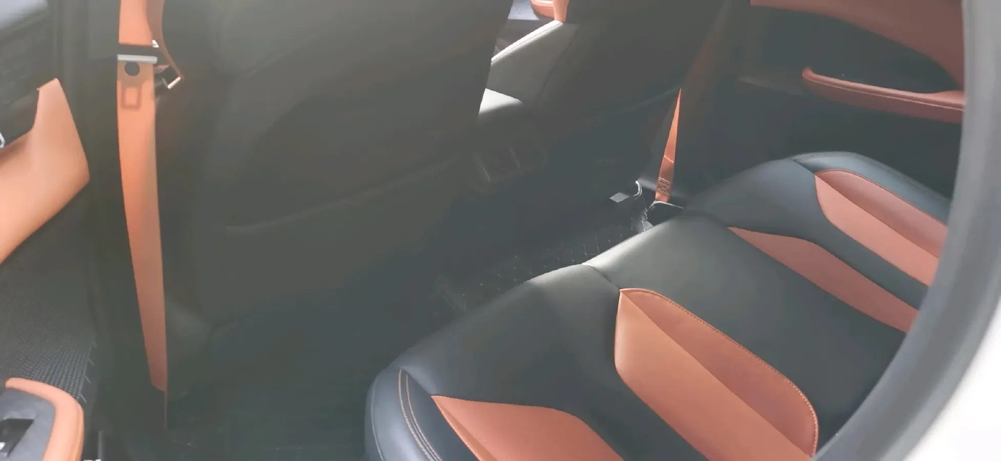 2023 ChangAn UNI-V 1.5T 188HP L4 7DCT,autocango,china used car exporter,china ev exporter,chinese used car exporter,chinese used ev exporter