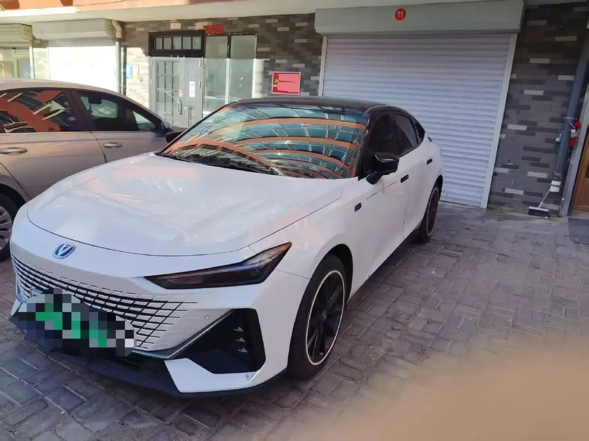 2023 ChangAn UNI-V iDD 1.5T 170HP L4 6TCT PHEV 18.4KWH