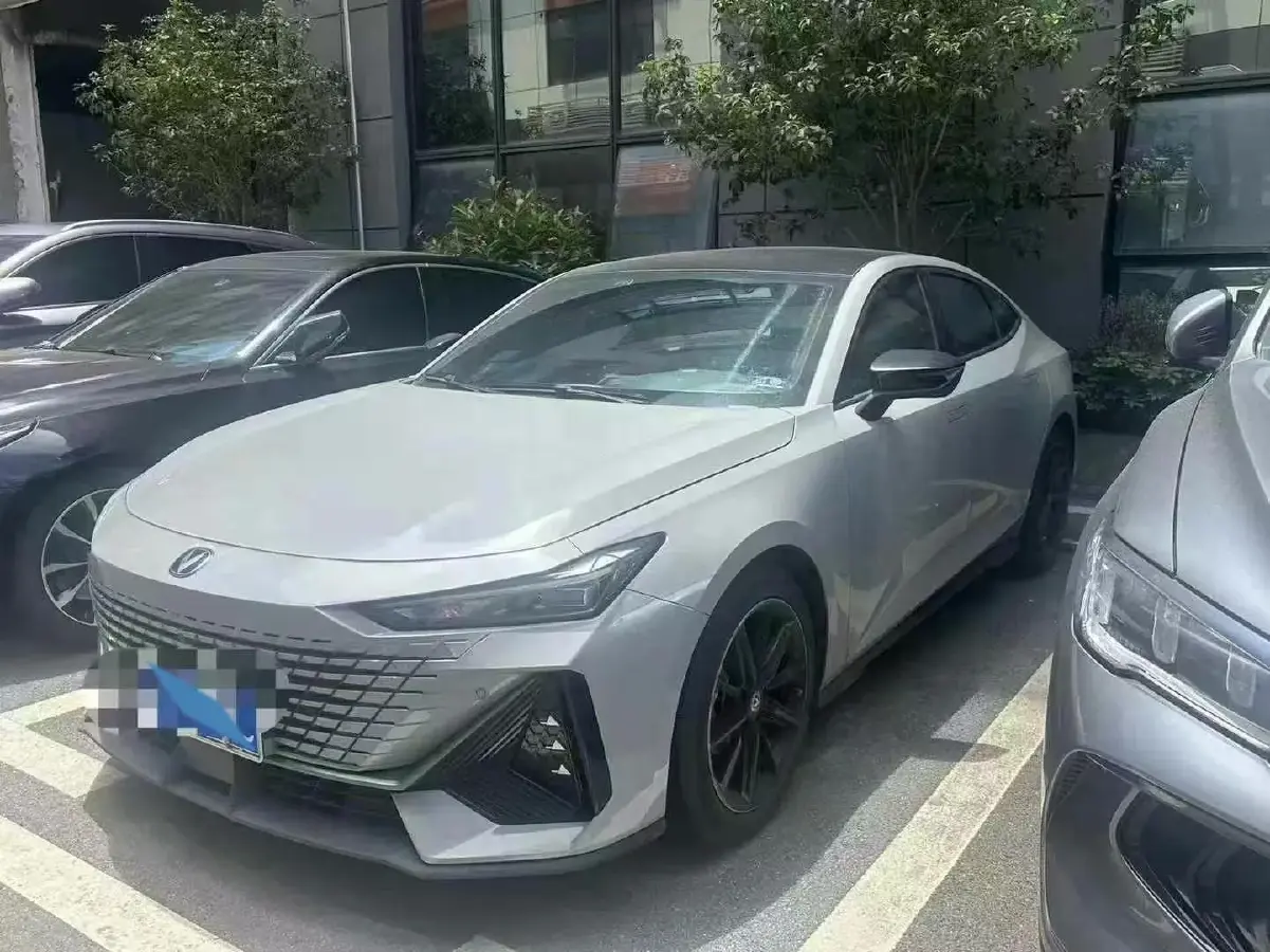 2022 ChangAn UNI-V 1.5T 188HP L4 7DCT