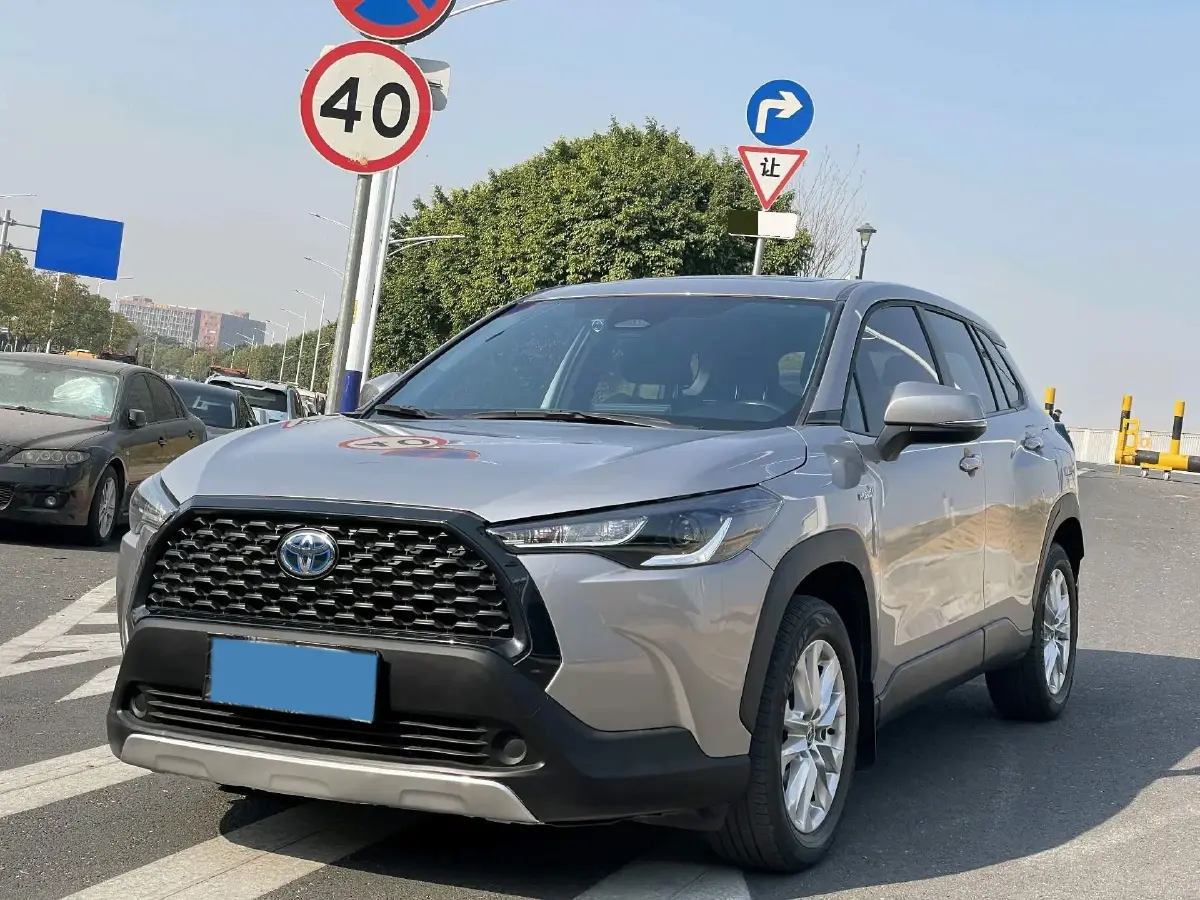 2024 Toyota Corolla Cross 2.0L 152HP L4 E-CVT Hybrid