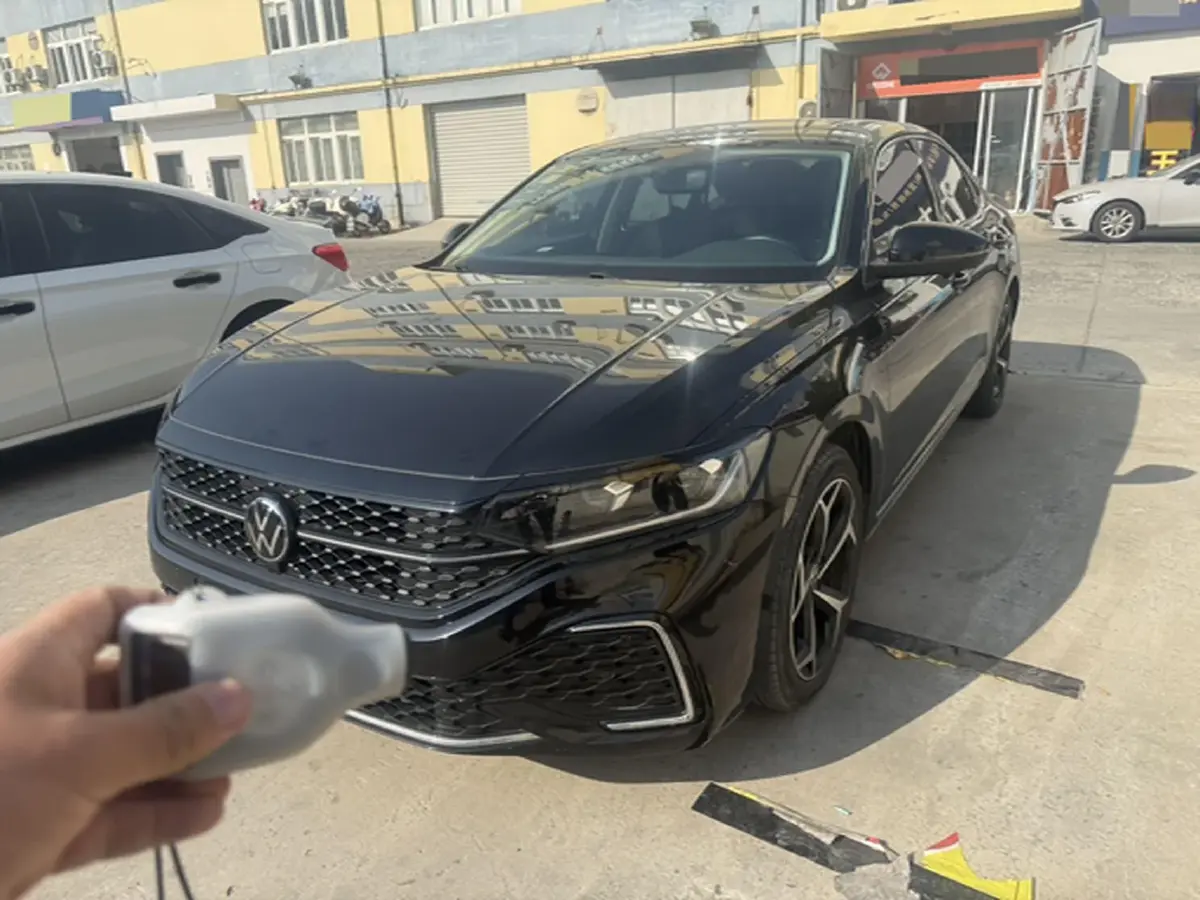 2023 Volkswagen Passat 2.0T 186HP L4 7DCT