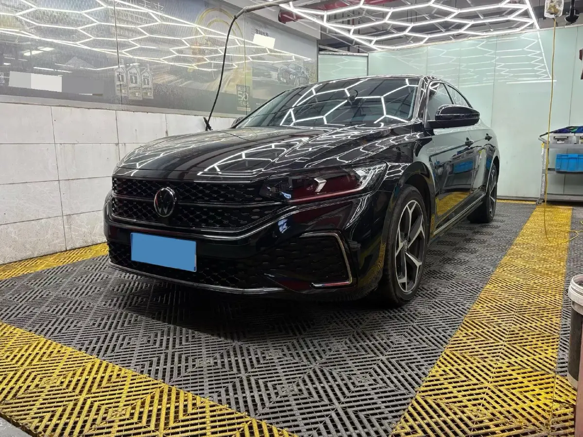 2023 Volkswagen Passat 2.0T 186HP L4 7DCT