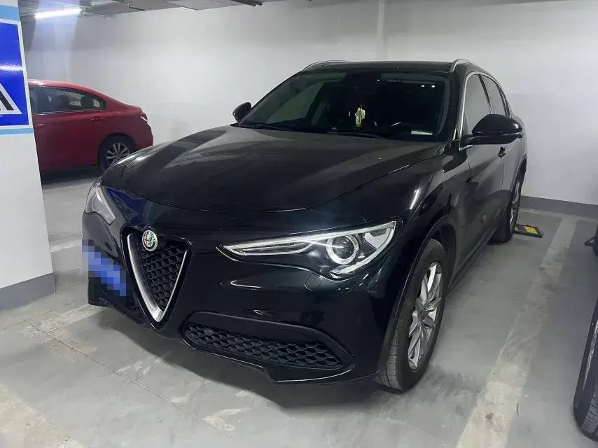 2017 Alfa Romeo Stelvio 2.0T 200HP L4 8AT
