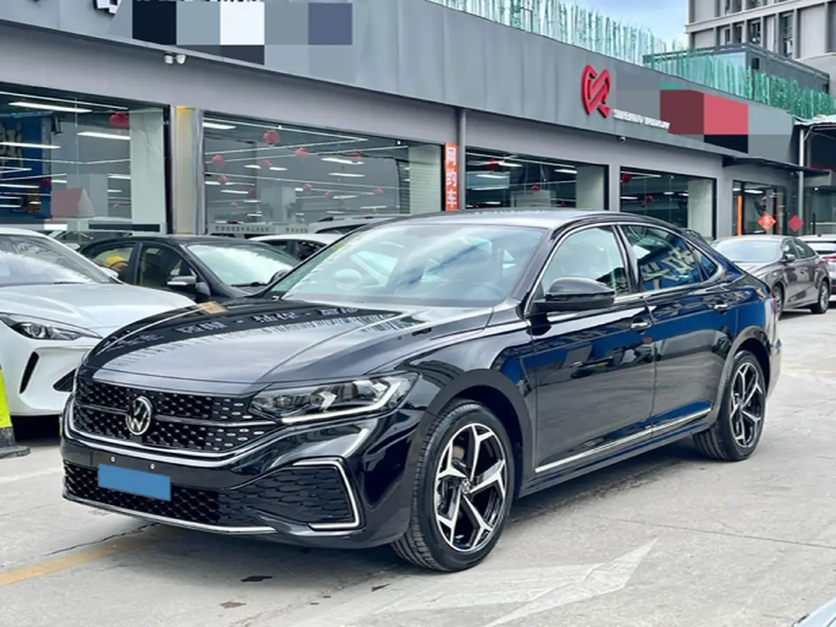 2025 Volkswagen Passat 2.0T 186HP L4 7DCT