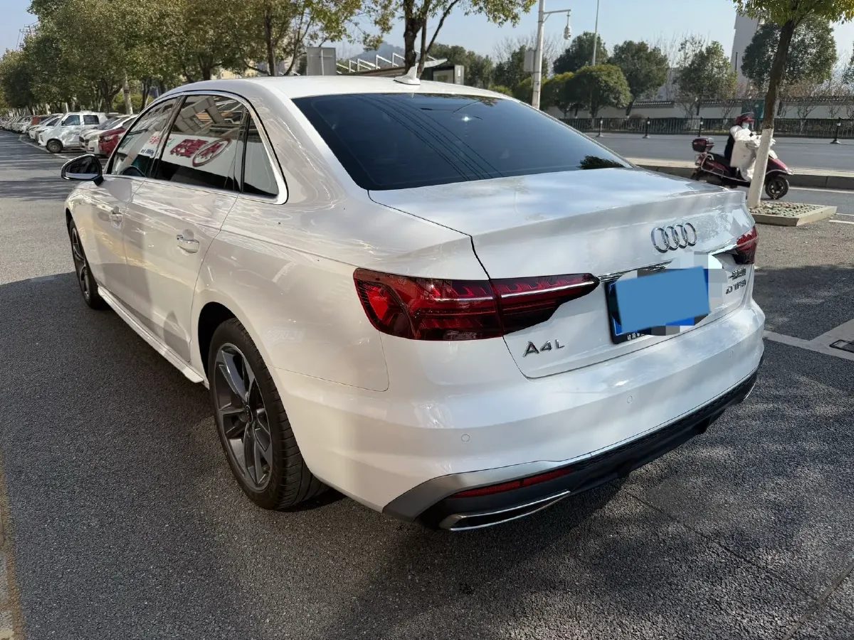 2024 Audi A4L 2.0T 190HP L4 7DCT,autocango,china used car exporter,china ev exporter,chinese used car exporter,chinese used ev exporter