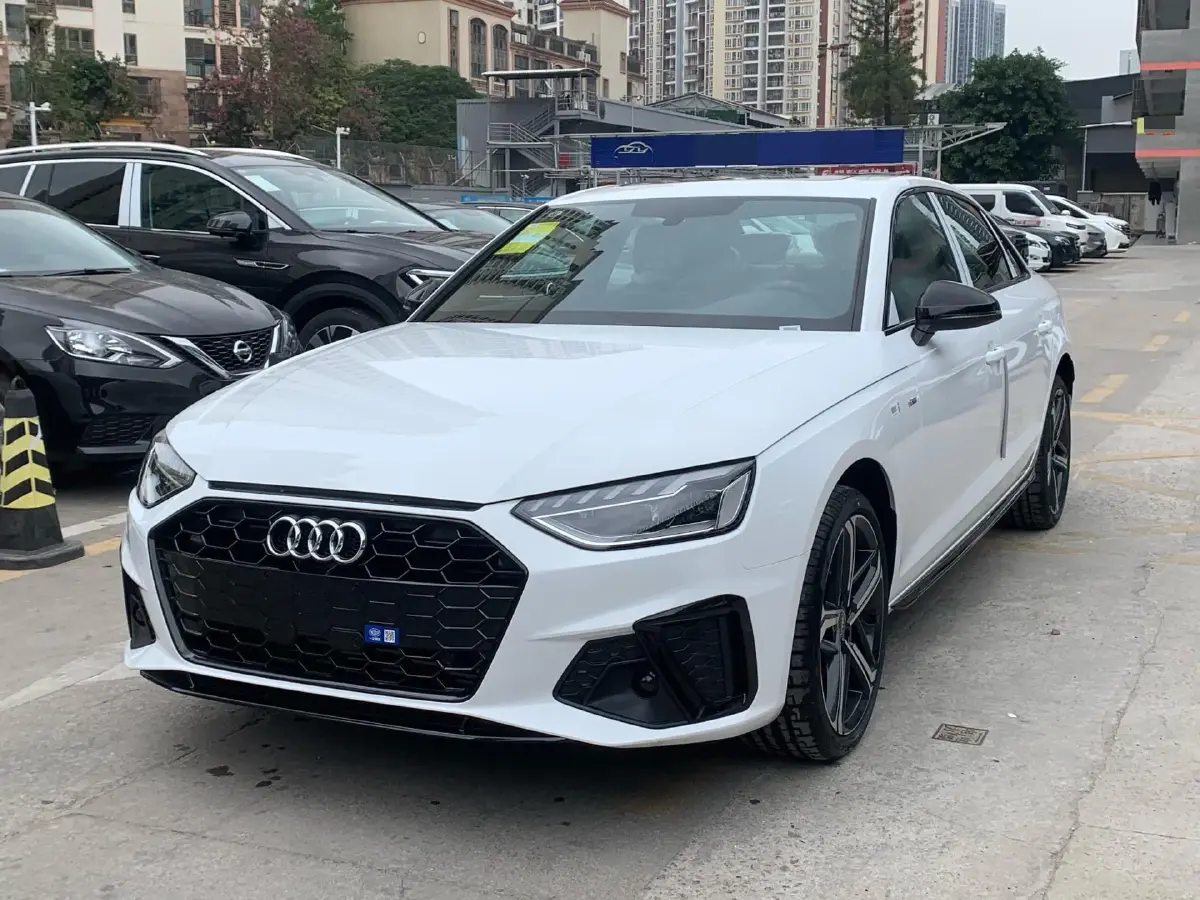 2025 Audi A4L 2.0T 190HP L4 7DCT