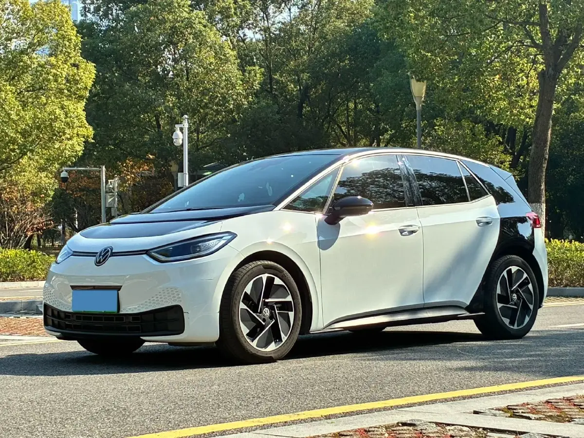 2025 Volkswagen ID.3 BEV 52.8KWH