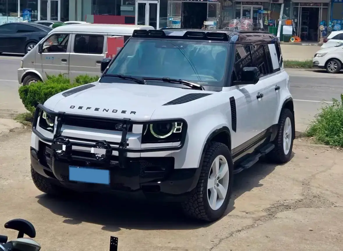 2025 Land Rover Defender 3.0T 400HP L6 8AT