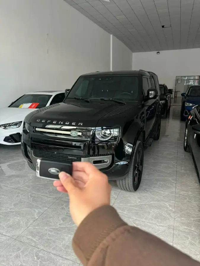 2023 Land Rover Defender 3.0T 400HP L6 8AT