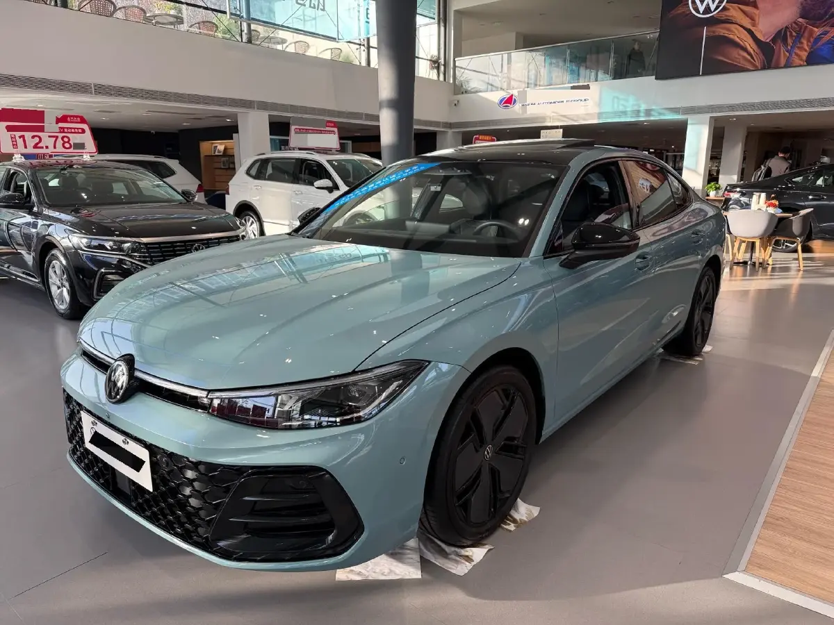 2025 Volkswagen Passat 2.0T 220HP L4 7DCT