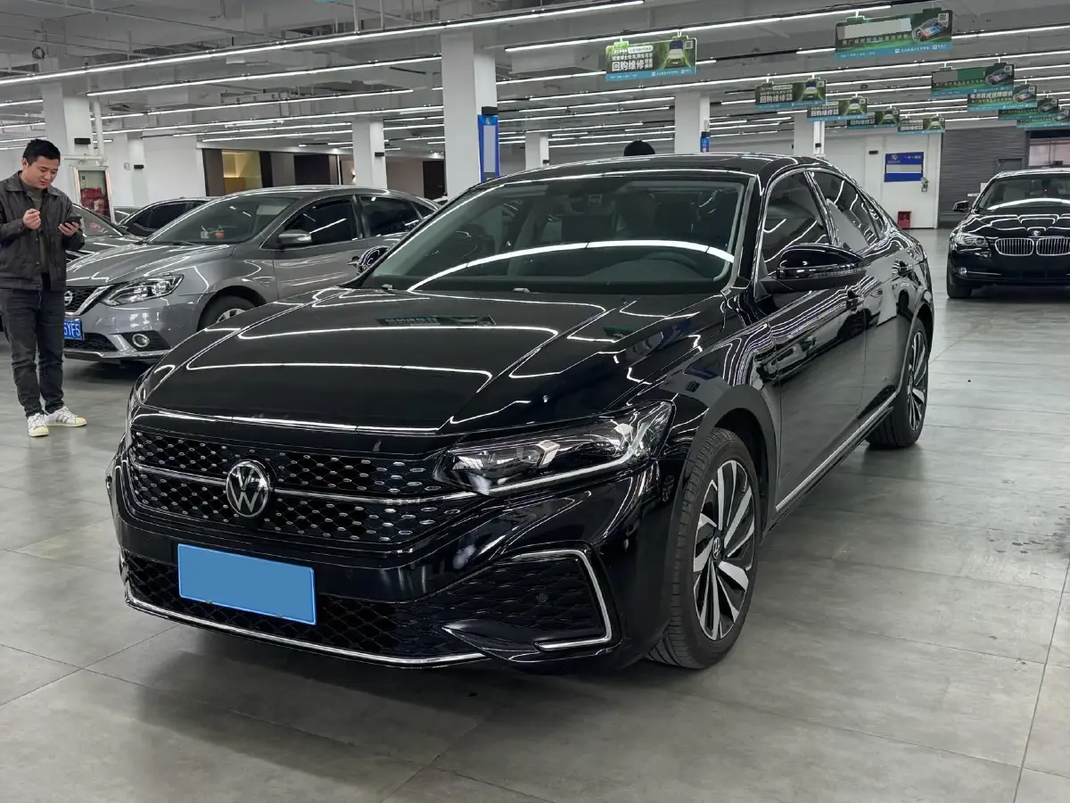 2023 Volkswagen Passat 2.0T 186HP L4 7DCT