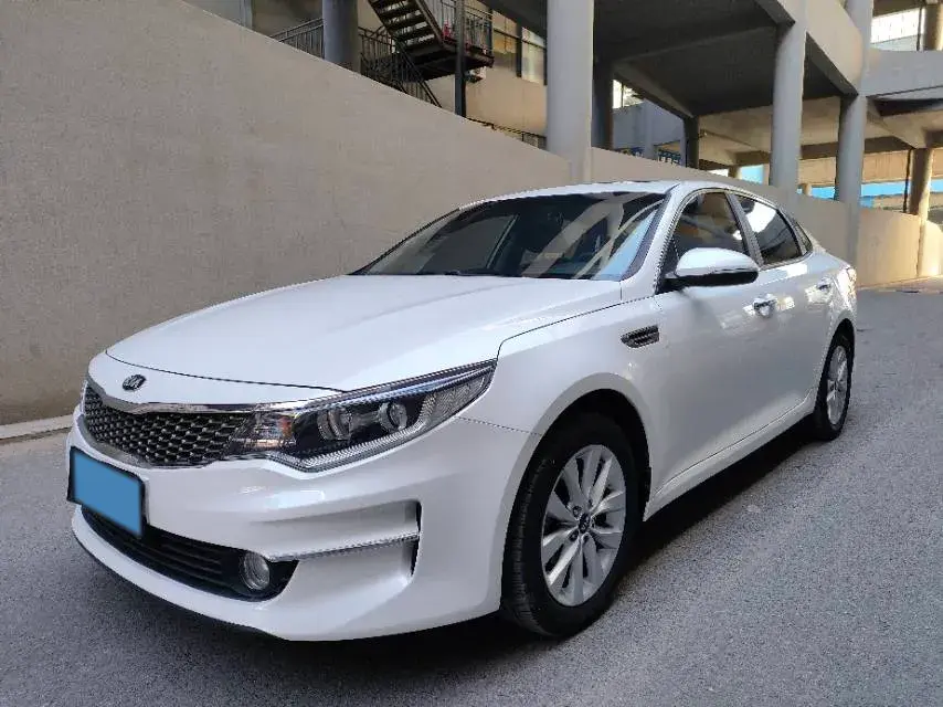 2016 Kia K5 2.0L 161HP L4 6AT