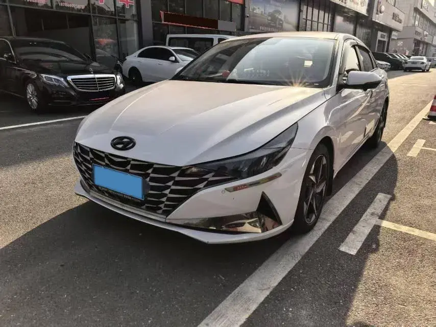 2023 Hyundai Elantra 1.5L 115HP L4 CVT