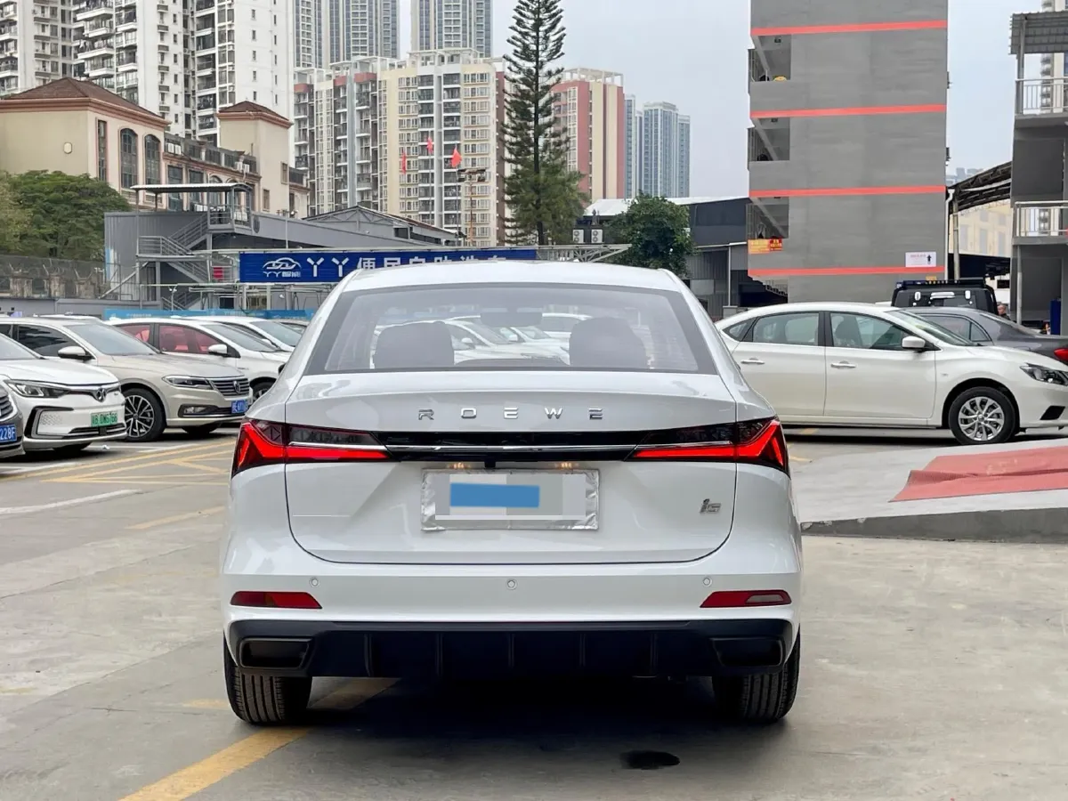 2023 Roewe i5 1.5L 129HP L4 5MT,autocango,china used car exporter,china ev exporter,chinese used car exporter,chinese used ev exporter
