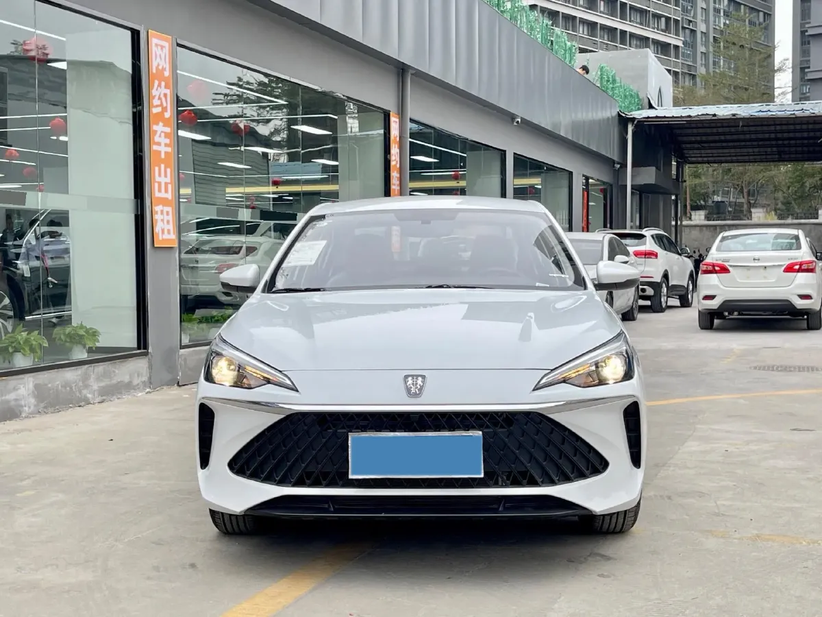 2023 Roewe i5 1.5L 129HP L4 5MT,autocango,china used car exporter,china ev exporter,chinese used car exporter,chinese used ev exporter