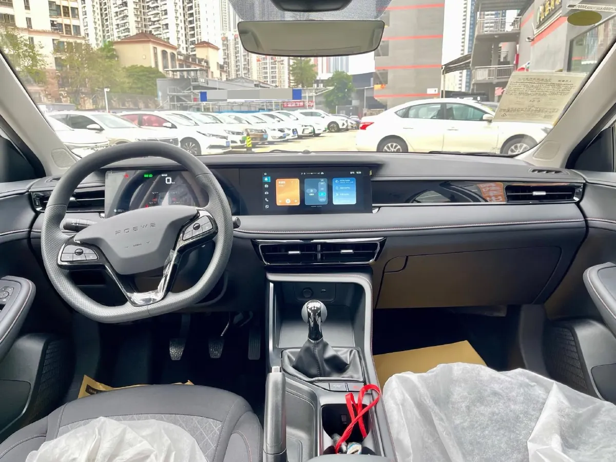 2023 Roewe i5 1.5L 129HP L4 5MT,autocango,china used car exporter,china ev exporter,chinese used car exporter,chinese used ev exporter