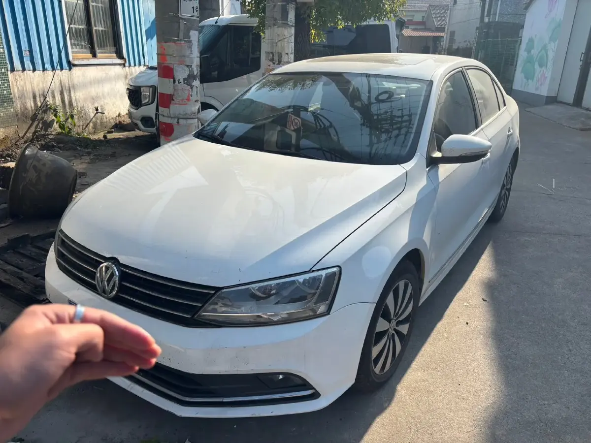 2018 Volkswagen Sagitar 1.2T 110HP L4 7DCT