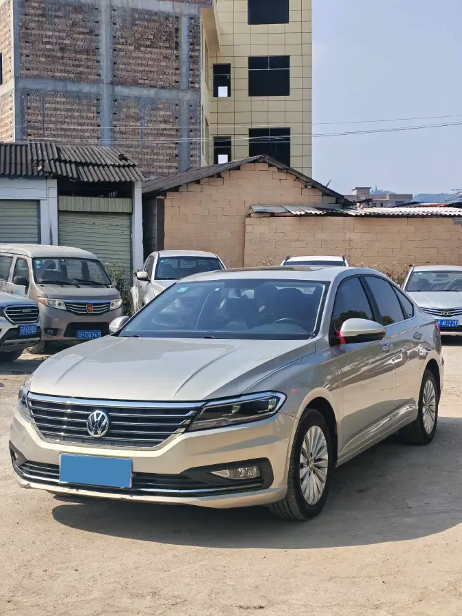 2019 Volkswagen Sagitar 1.2T 116HP L4 7DCT