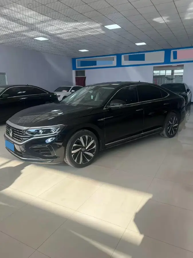 2025 Volkswagen Passat 2.0T 220HP L4 7DCT