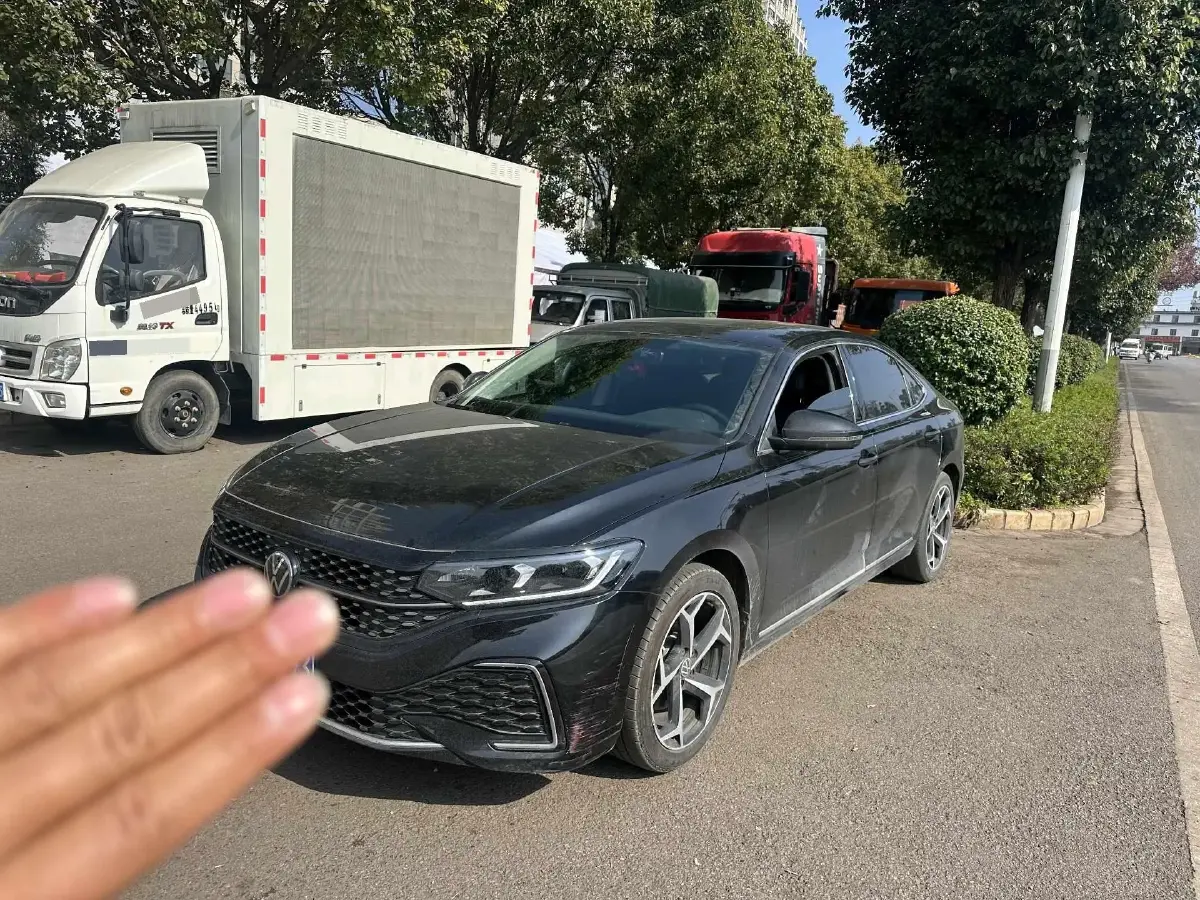 2024 Volkswagen Passat 2.0T 186HP L4 7DCT