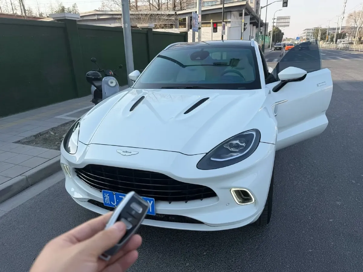 2022 Aston Martin DBX 3.0T 435HP L6 9AT,autocango,china used car exporter,china ev exporter,chinese used car exporter,chinese used ev exporter