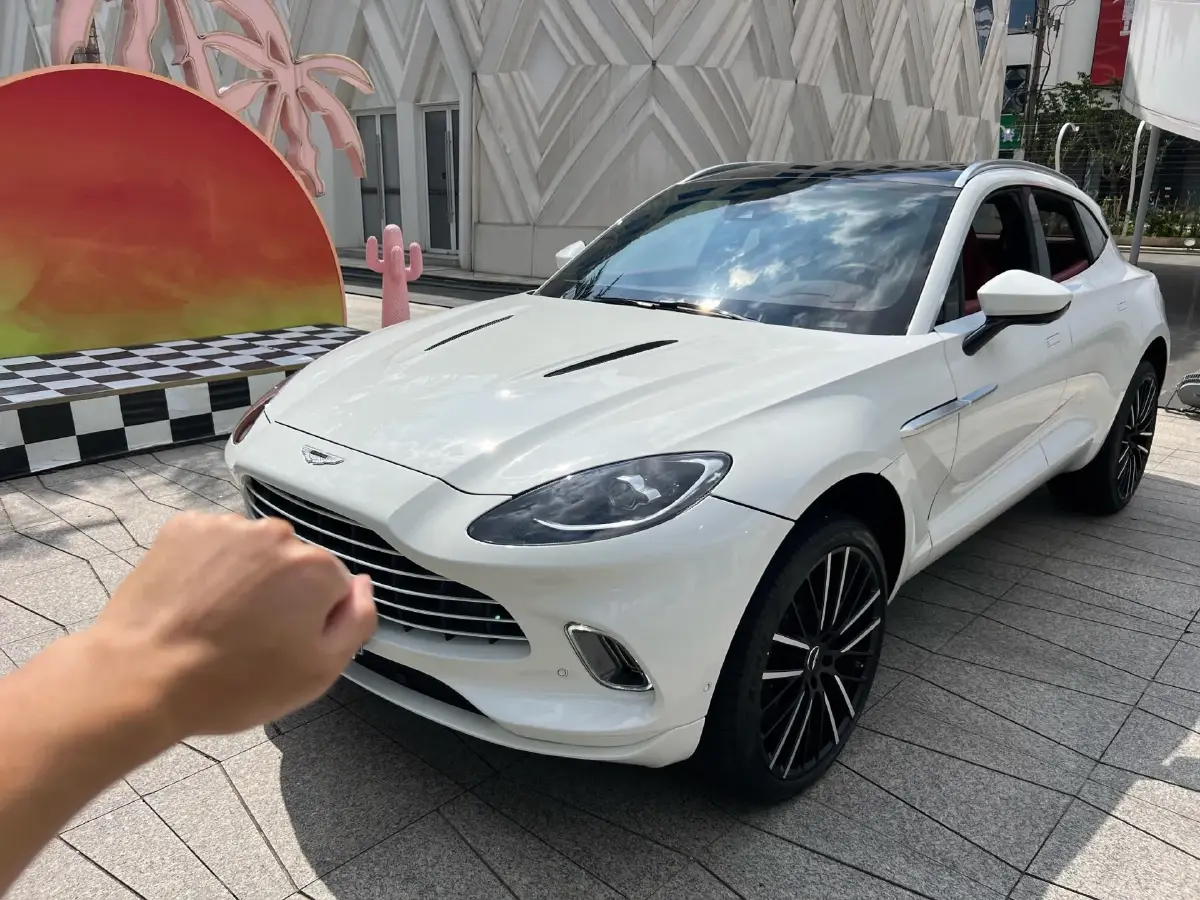 2022 Aston Martin DBX 3.0T 435HP L6 9AT
