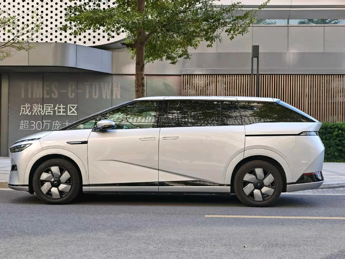 2024 Xpeng X9 BEV 101.5KWH,autocango,china used car exporter,china ev exporter,chinese used car exporter,chinese used ev exporter