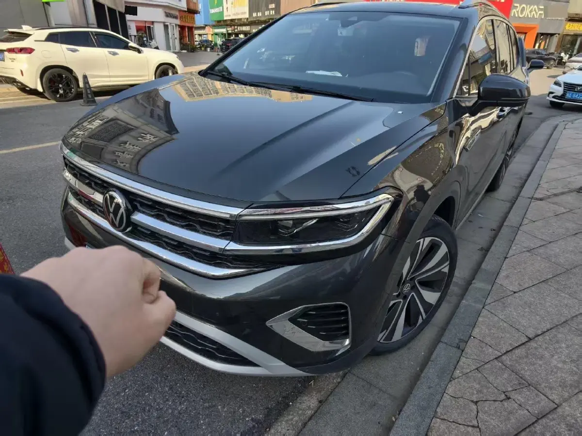 2021 Volkswagen Talagon 2.0T 220HP L4 7DCT