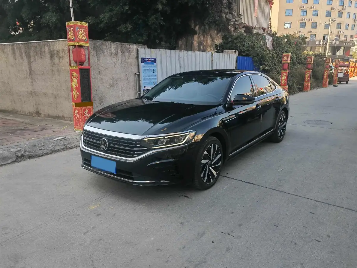 2023 Volkswagen Passat 2.0T 186HP L4 7DCT