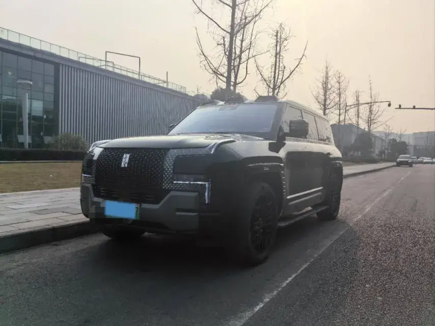 2023 YangWang U8 2.0T 272HP L4 REEV 49.05KWH