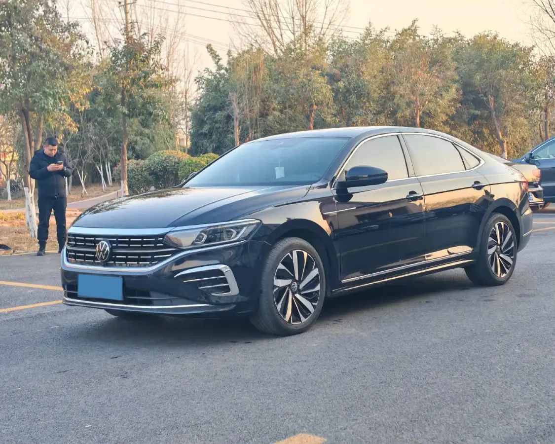 2023 Volkswagen Passat 2.0T 186HP L4 7DCT