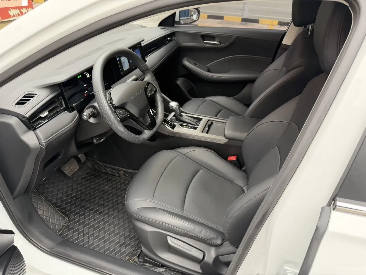 2026 Roewe i5 1.5L 129HP L4 CVT,autocango,china used car exporter,china ev exporter,chinese used car exporter,chinese used ev exporter