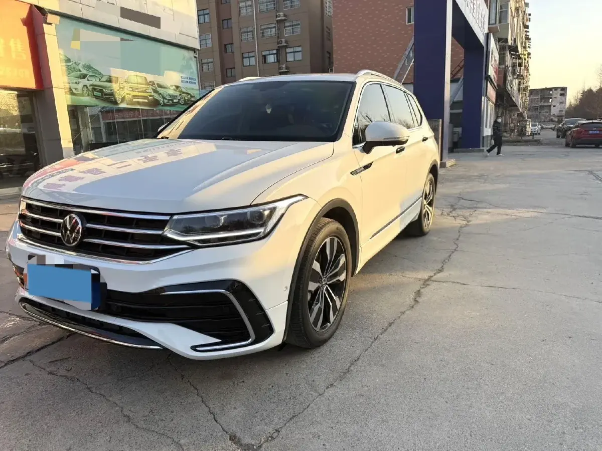2024 Volkswagen Tiguan L 2.0T 186HP L4 7DCT