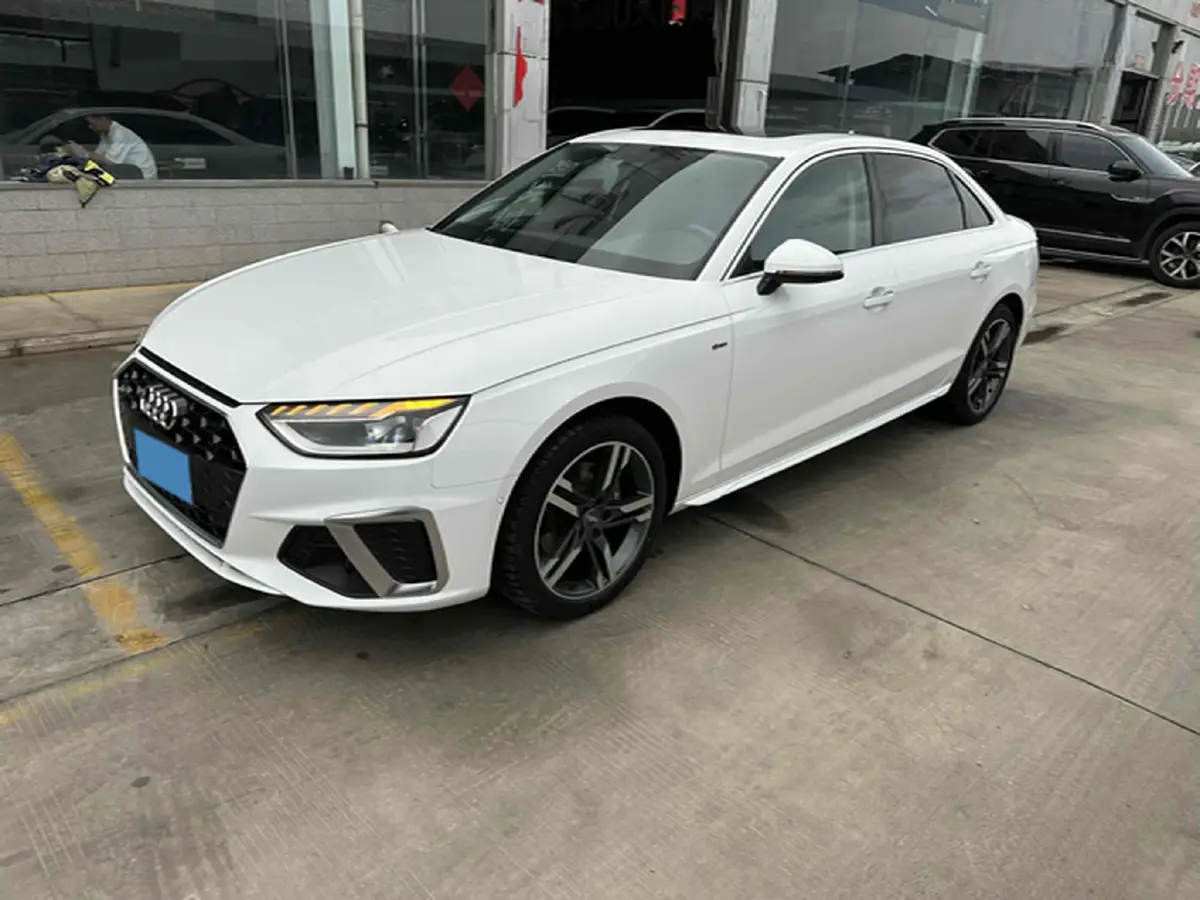 2022 Audi A4L 2.0T 190HP L4 7DCT