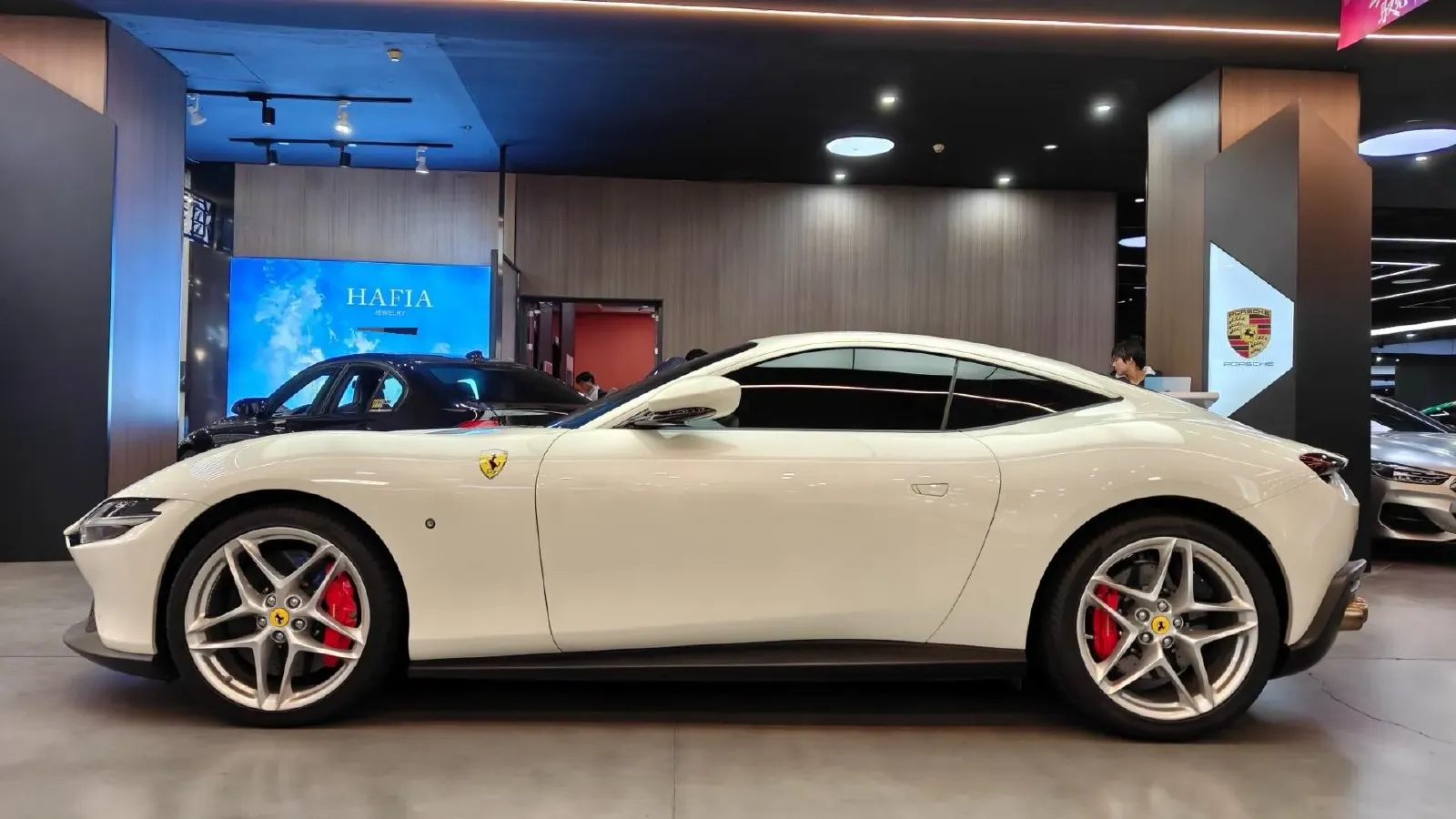 2020 Ferrari Roma 3.9T 620HP V8 8DCT,autocango,china used car exporter,china ev exporter,chinese used car exporter,chinese used ev exporter