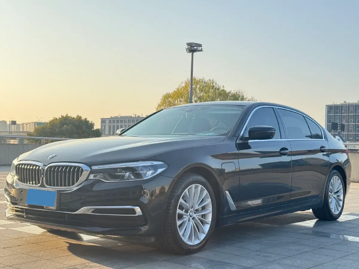 2020 BMW 5 Series 2.0T 184HP L4 8AT PHEV 17.7KWH