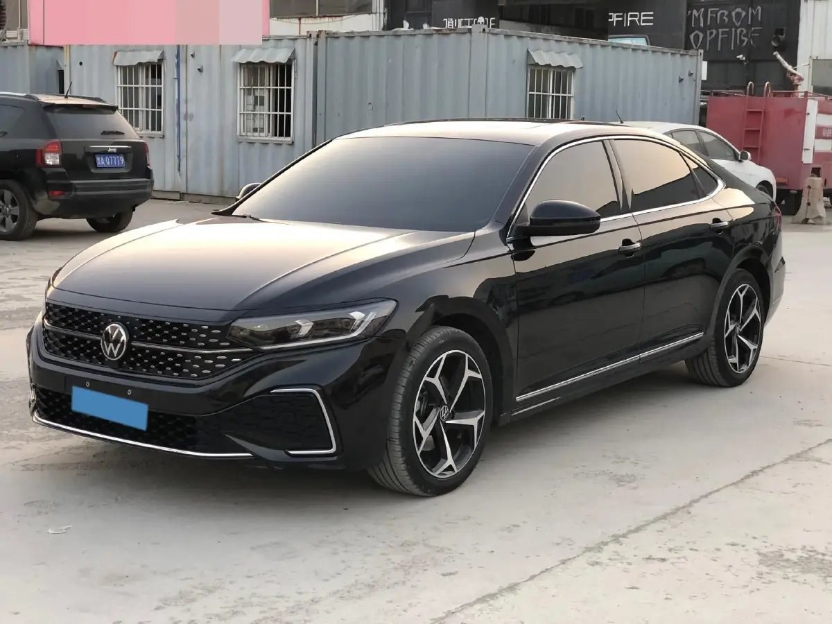 2023 Volkswagen Passat 2.0T 186HP L4 7DCT
