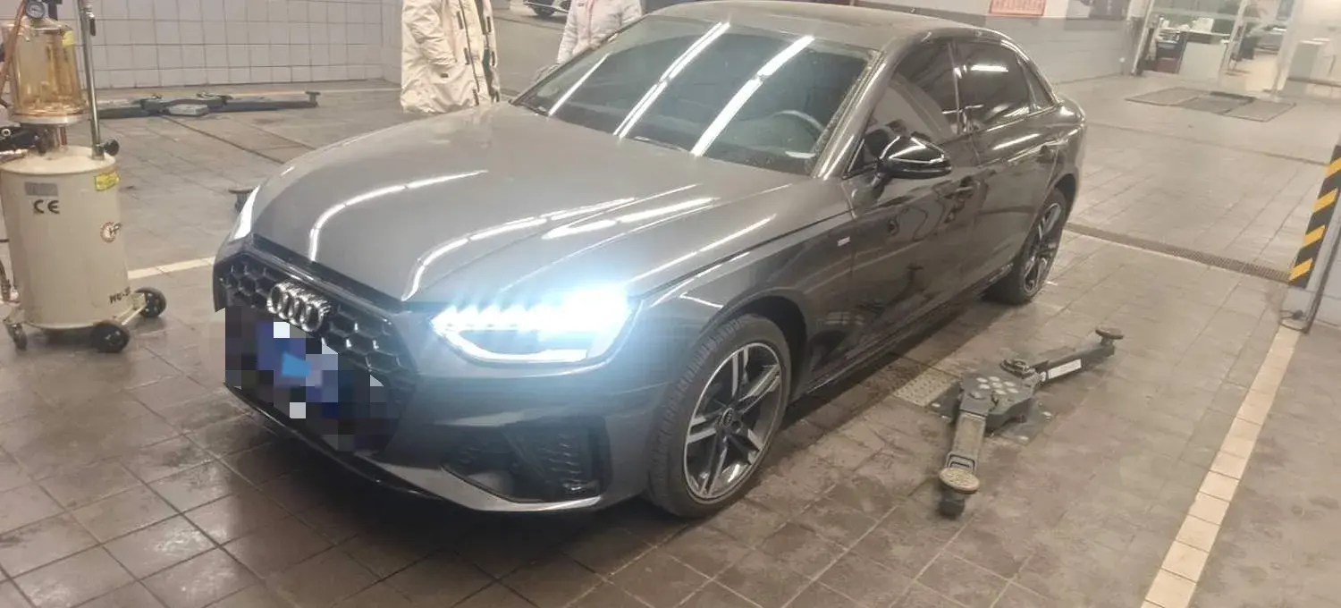 2022 Audi A4L 2.0T 190HP L4 7DCT