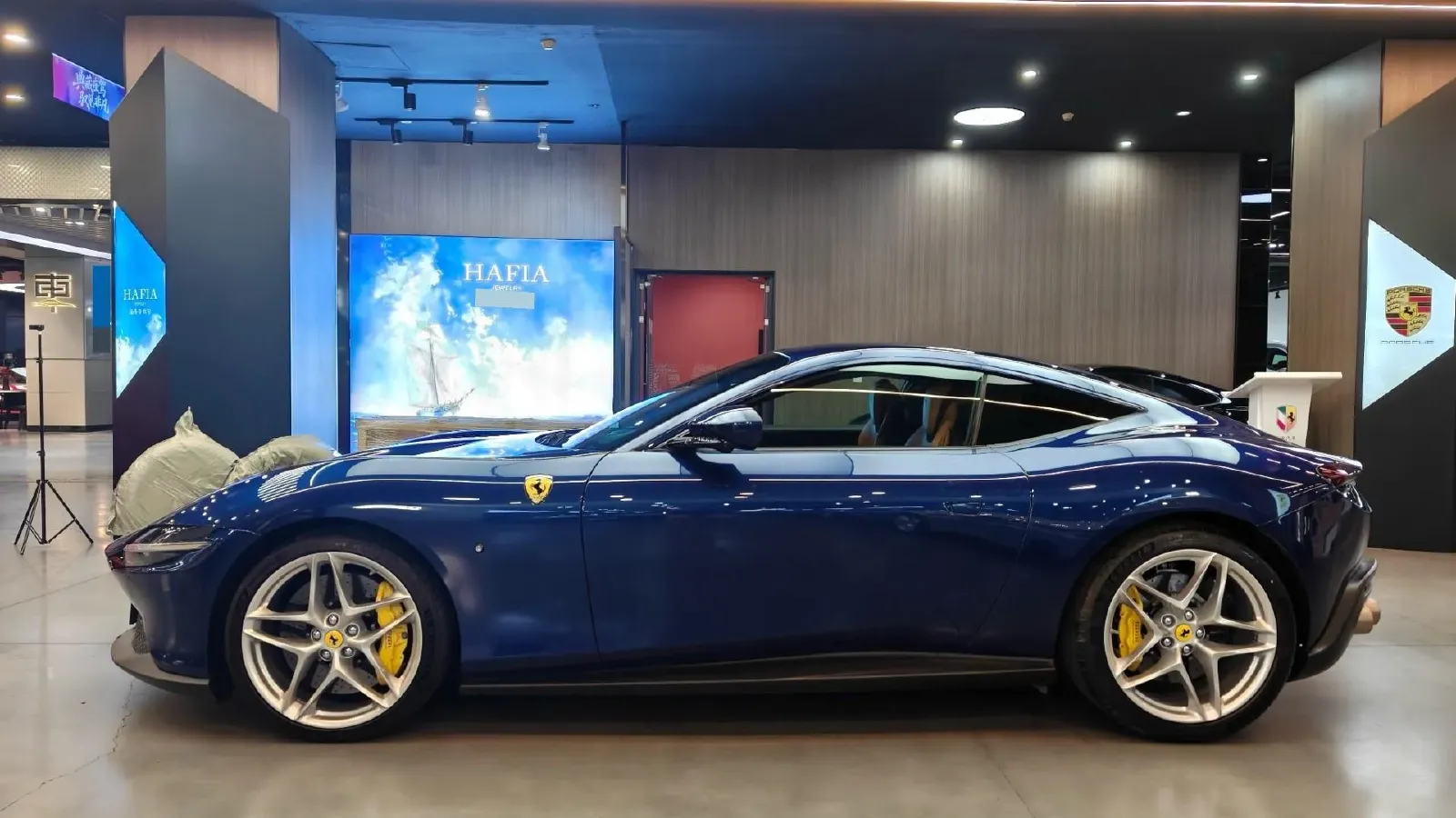 2020 Ferrari Roma 3.9T 620HP V8 8DCT,autocango,china used car exporter,china ev exporter,chinese used car exporter,chinese used ev exporter