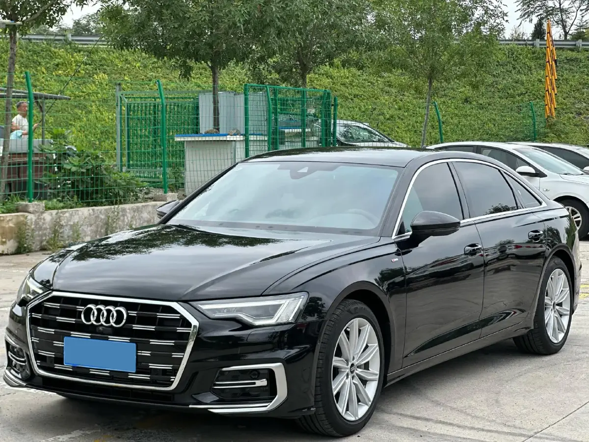 2025 Audi A6L 2.0T 245HP L4 7DCT