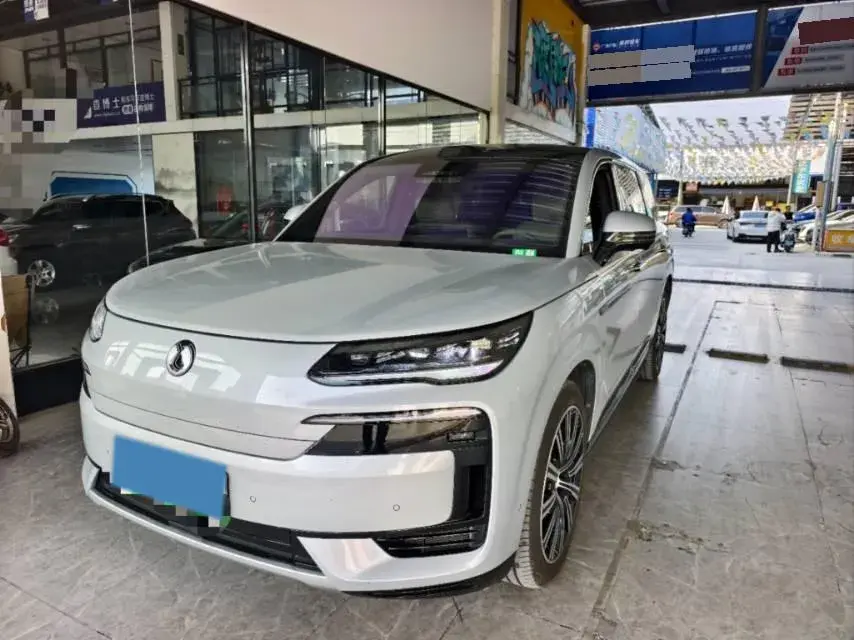 2025 Denza DenzaN9 2.0T 207HP L4 E-CVT PHEV