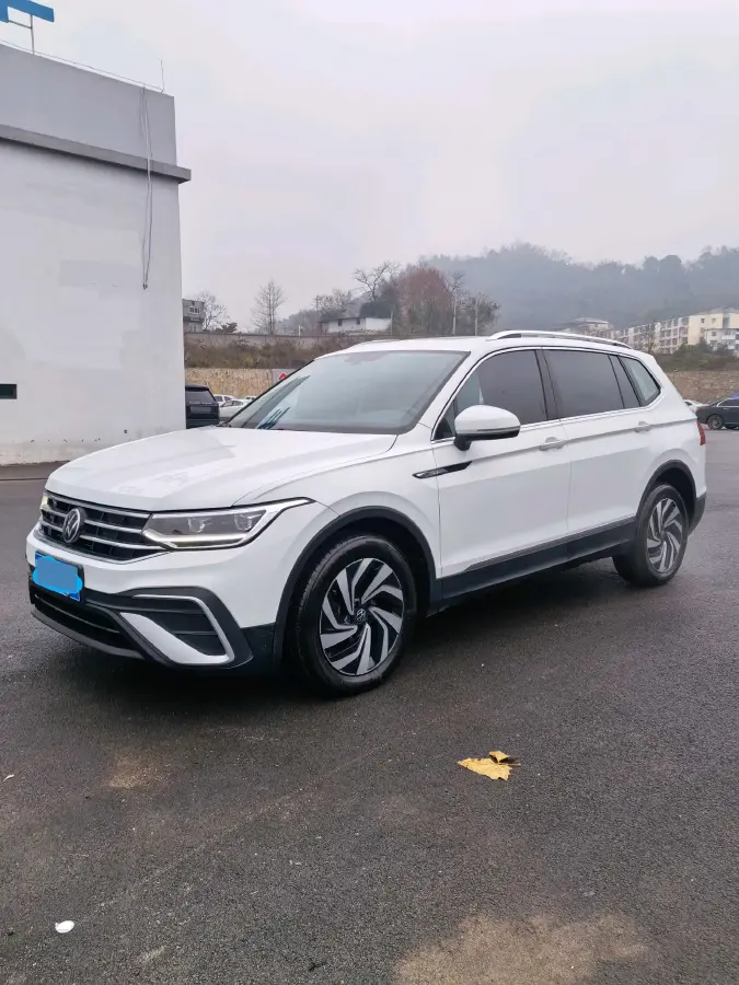 2023 Volkswagen Tiguan L 1.5T 160HP L4 7DCT