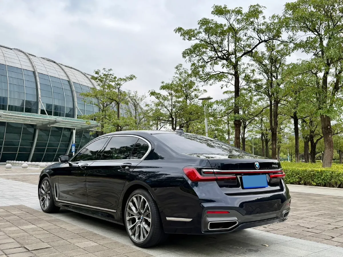 2019 BMW 7 Series 3.0T 340HP L6 8AT,autocango,china used car exporter,china ev exporter,chinese used car exporter,chinese used ev exporter
