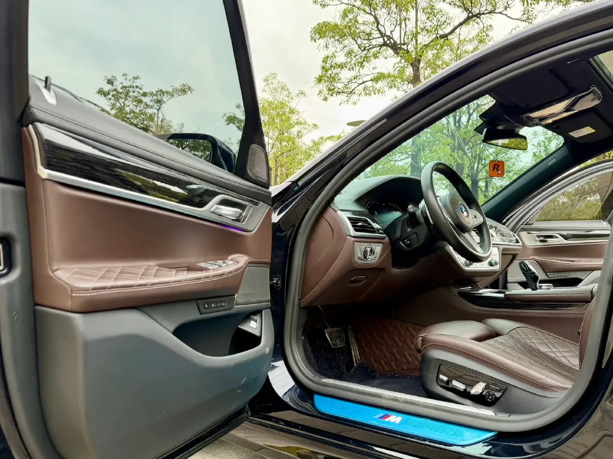 2019 BMW 7 Series 3.0T 340HP L6 8AT,autocango,china used car exporter,china ev exporter,chinese used car exporter,chinese used ev exporter