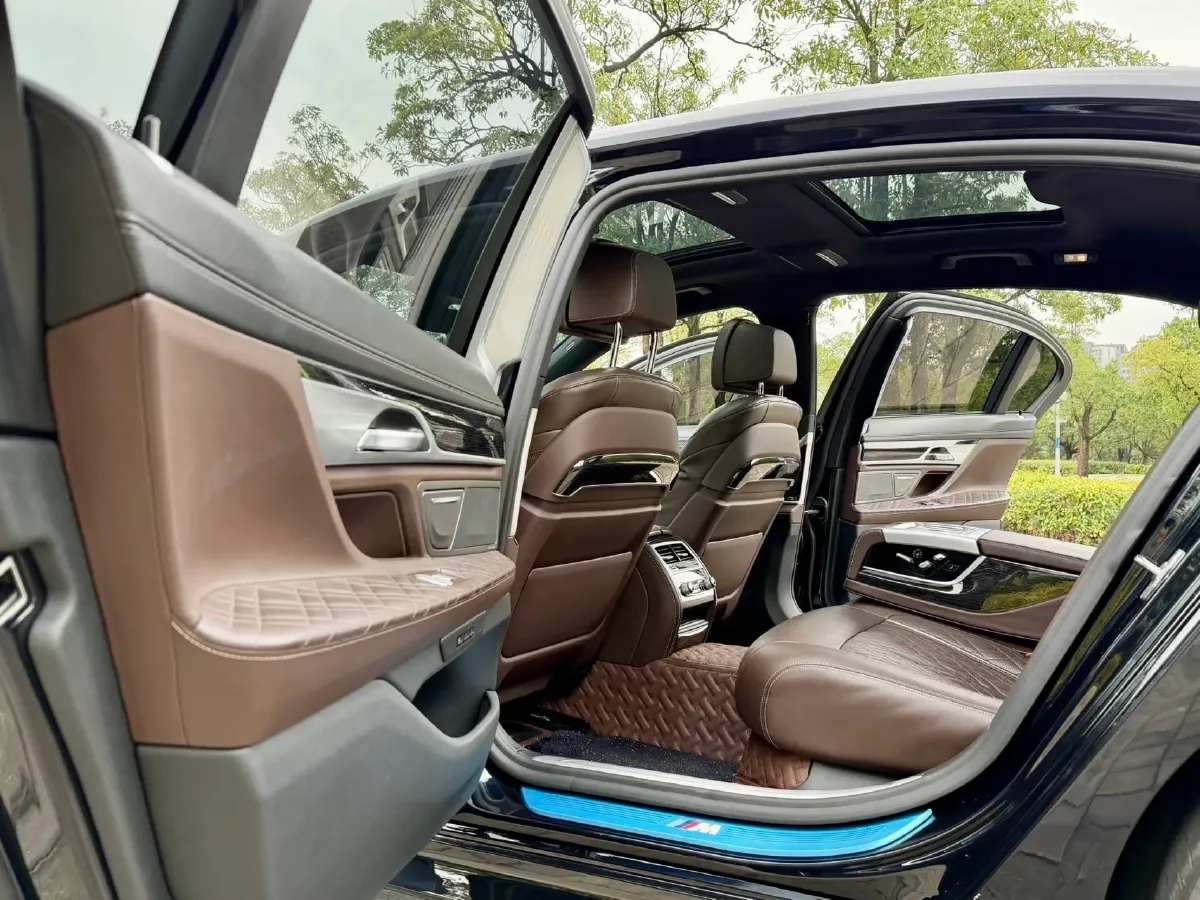 2019 BMW 7 Series 3.0T 340HP L6 8AT,autocango,china used car exporter,china ev exporter,chinese used car exporter,chinese used ev exporter